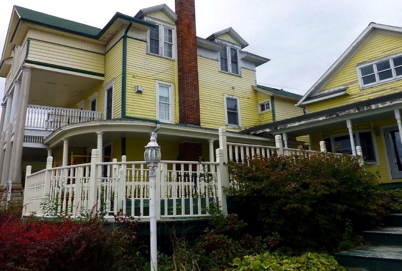 Colonial House Inn (Colonial House and Motel) - From Web Listing (newer photo)